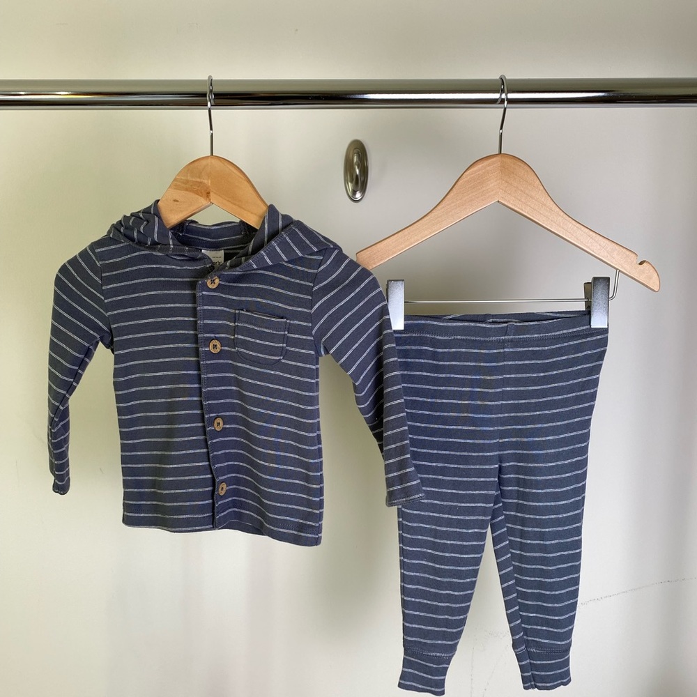 Baby boy shirt with hood and matching pants by Carters. Size 9M